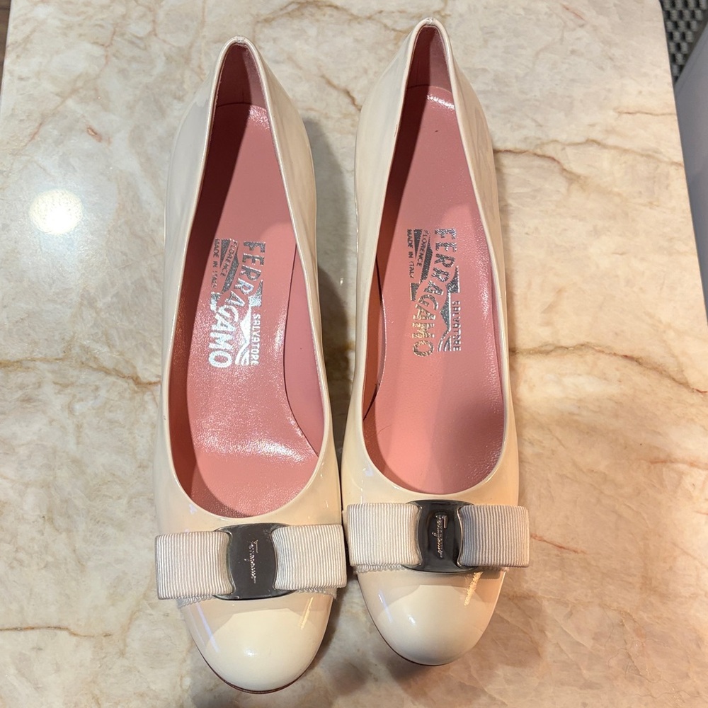 Salvatore Ferragamo Women's Beige Flats with Bow Accent